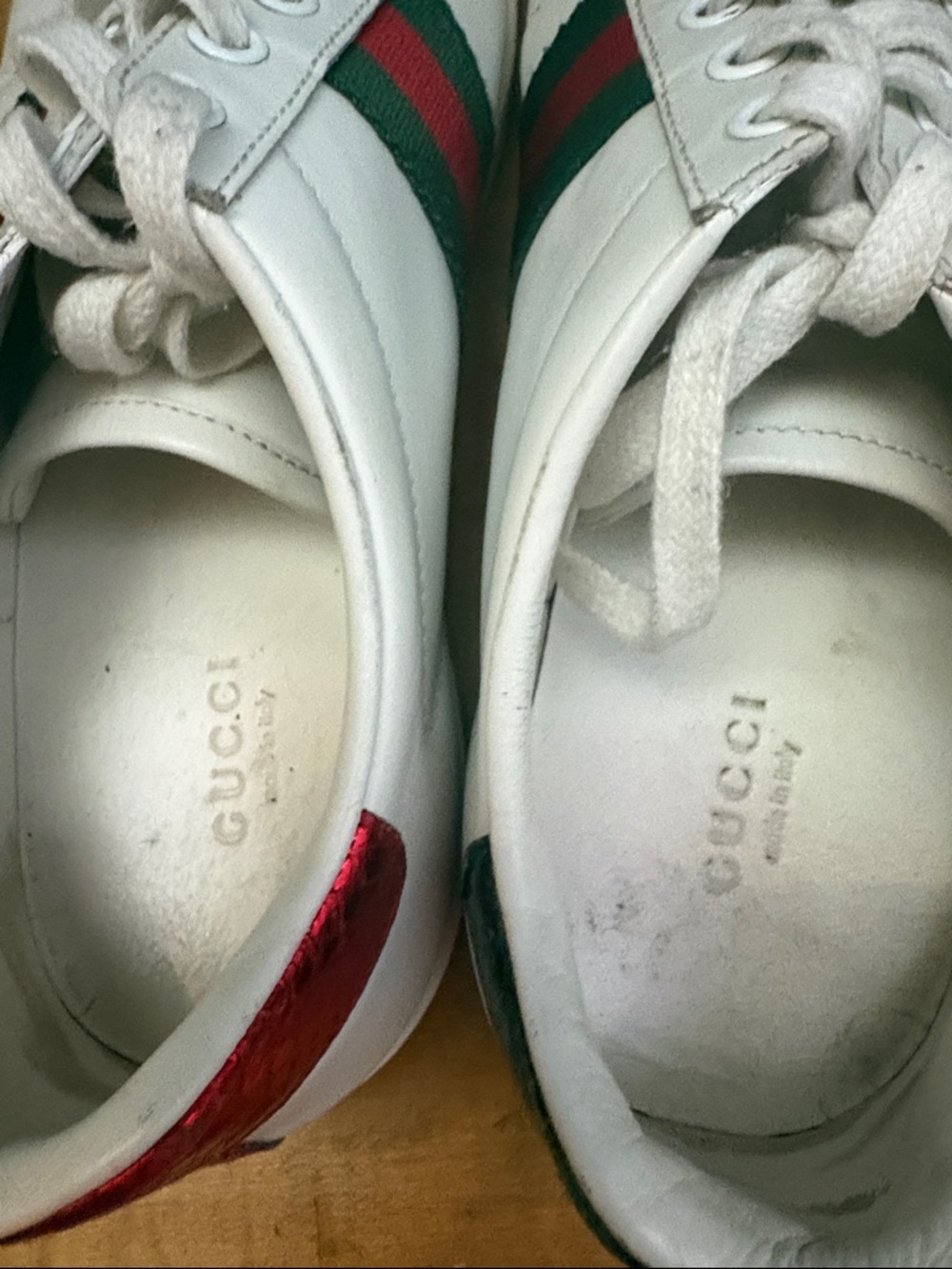 Gucci White Leather Low-Top Sneakers with Bumble Bee - Picture 4 of 9